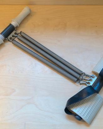 Vogatore a molla con pedali