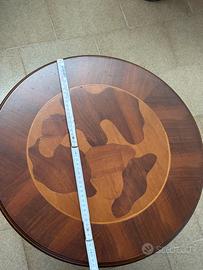 Tavolino in legno lavorato