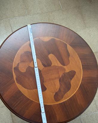 Tavolino in legno lavorato