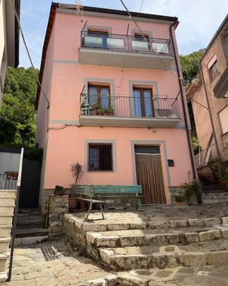 Casa su 3 livelli a Terranova di Pollino