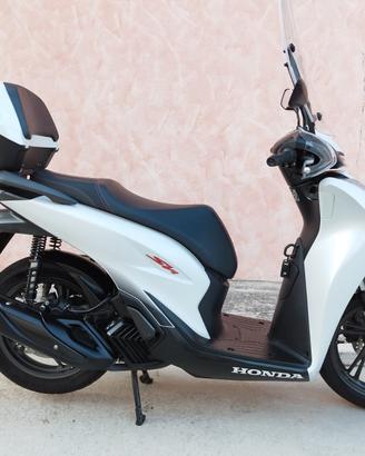Honda SH 125 Sport Bianco 2900 km - 2025