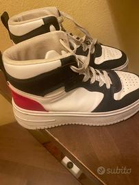 Scarpe sportive con zeppa