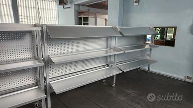2 Scaffali in alluminio con ruote