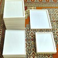 Cornici bianche di varie dimensioni