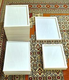 Cornici bianche di varie dimensioni