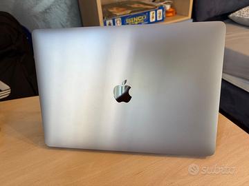 MACBOOK AIR