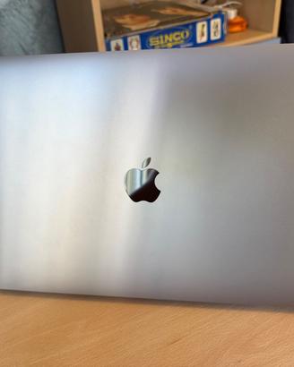 MACBOOK AIR