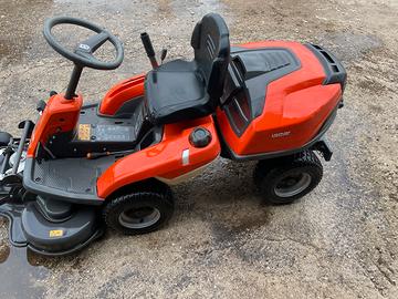 Trattorino tagliaerba husquvarna r214t