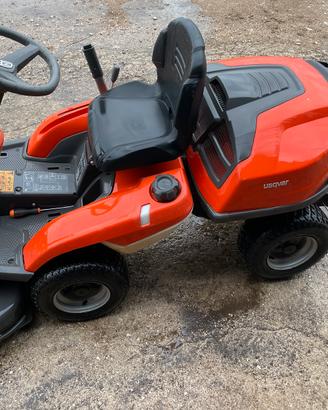 Trattorino tagliaerba husquvarna r214t