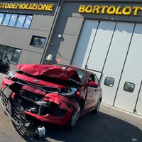KIA RIO per ricambi usati G4LF