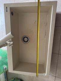 Lavandino con miscelatore cucina Elleci