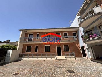 Appartamento di 851 m² con 5 locali a Mondragone