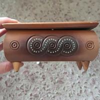 portagioie in legno datato 