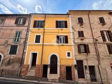 4 LOCALI A MONTELANICO