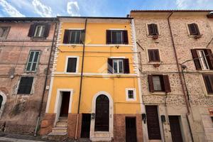 4 LOCALI A MONTELANICO