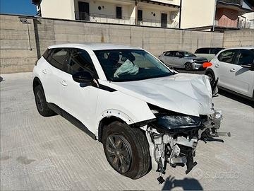 Peugeot 2008 2022 sinistrata incidentata BlueHDi 1