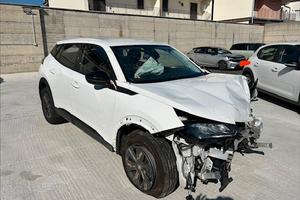 Peugeot 2008 2022 sinistrata incidentata BlueHDi 1