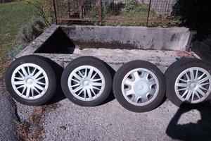 4 gomme invernali con cerchione in acciaio  Dacia