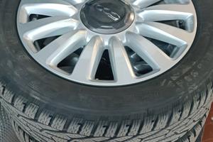 cerchi ni lega e gomme per 500l