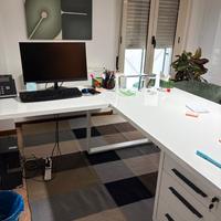 Scrivania angolare con cassettiera Deghi