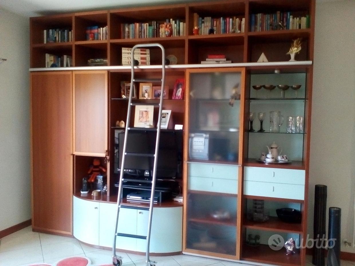 Libreria moderna da parete a scaffali L. 145 cm - - Arredamento e  Casalinghi In vendita a Ragusa