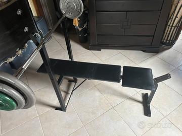 Panca con rack palestra