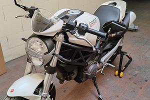ducati monster 696