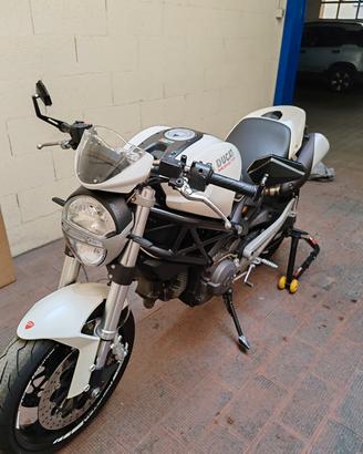 ducati monster 696