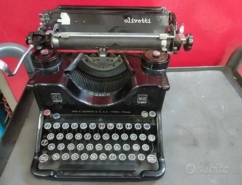 Macchina da scrivere Olivetti m40