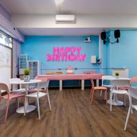 Sale festa per bambini e area piscina per feste