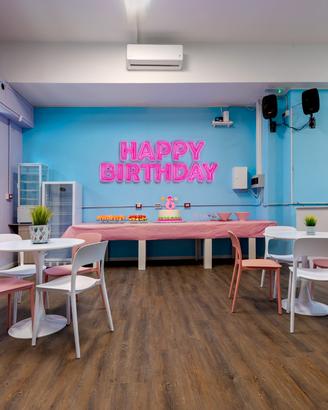 Sale festa per bambini e area piscina per feste