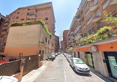 NUMIDIO QUADRATO STANZA SiNGOLA ARREDATA