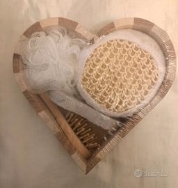 Cuoricino in legno da bagno