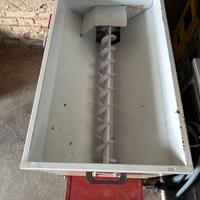 Pigiatrice deraspatrice con pompa