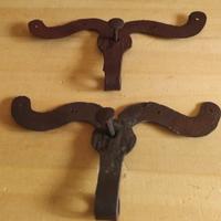 COPPIA DI CERNIERE A BAFFO IN FERRO BATTUTO ANTICH