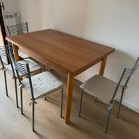 Tavolo e sedie cucina