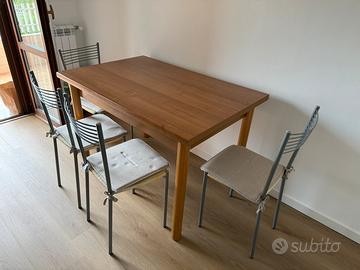 Tavolo e sedie cucina