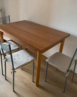 Tavolo e sedie cucina