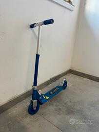 Monopattino blu