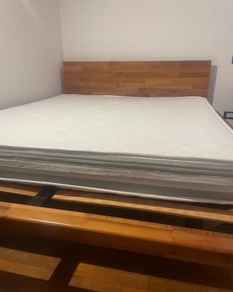 Letto matrimoniale con materasso