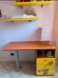 Scrivania bimba con 3 casetti + 2 mensole
