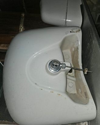 lavandino con colonna sospeso