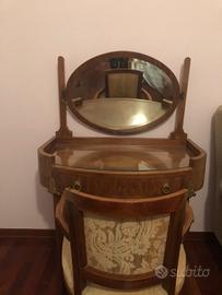 Mobile toeletta vintage con sedia