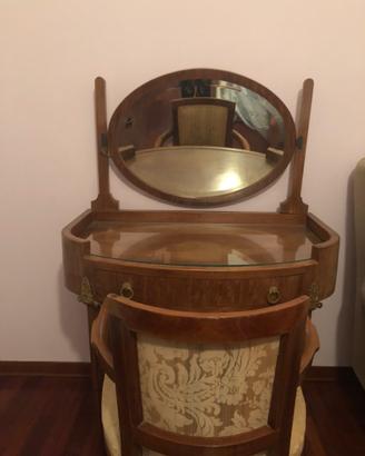Mobile toeletta vintage con sedia