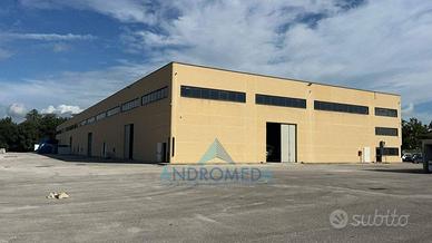 Immobile di 6400 m² con più di 5 locali a Capua