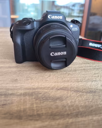 Canon EOS R50, Black + RF-S 18-45 mm