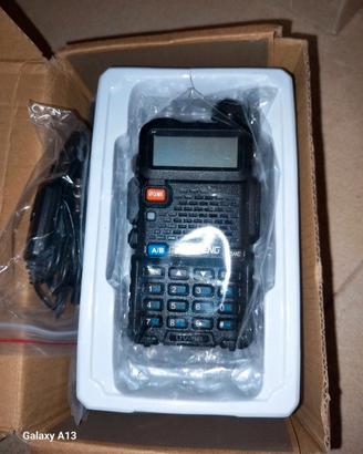 Baofeng UV-5R 8W Nuovo con cuffie e interfono 