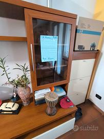 Parete attrezzata color noce e panna