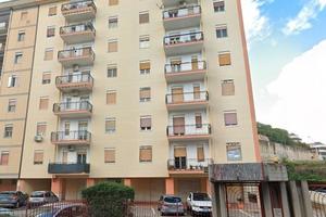 Zona centrale appartamento e box via Pietrelcina