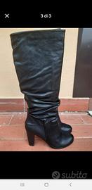 Stivali neri in ecopelle